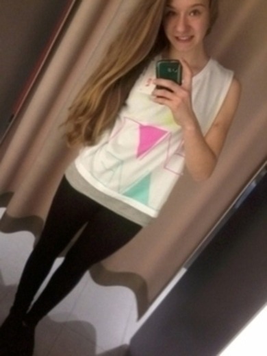 nicht auf den gesichtsausdruck achten :D wie findet ihr das outfit?? :)) nicht auf den gesichtsausdruck achten :D wie findet ihr das outfit?? :))