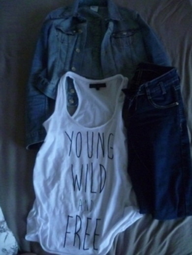 Welche Tasche passt besser zum outfit? Und kann ich das so anziehen ? :)