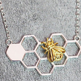 HoneyBee Halskette
https://www.etsy.com/listing/511379274/honey-bee-necklace-sterling-silver