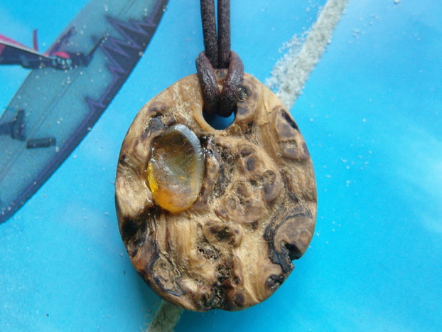 Myrte Maser Holzschmuck Anhänger Bernsteinsplitter Myrte Maser Holzschmuck Anhänger Bernsteinsplitter