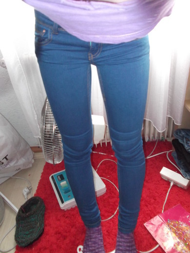 Brenner Outlet: - neue Jeanshose, zwar XS aber mit Hüpfen komm ich noch rein:D Was meint ihr zur jeans hot or not?