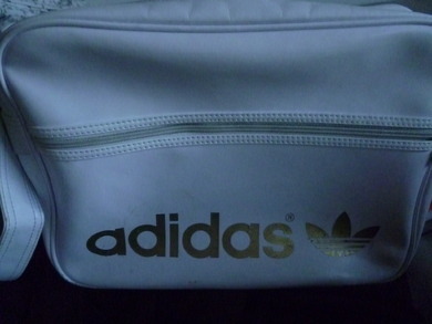 Welche Tasche passt besser zum outfit? Und kann ich das so anziehen ? :)
