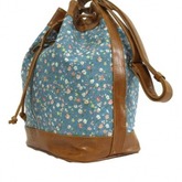 diese tasche..? :D