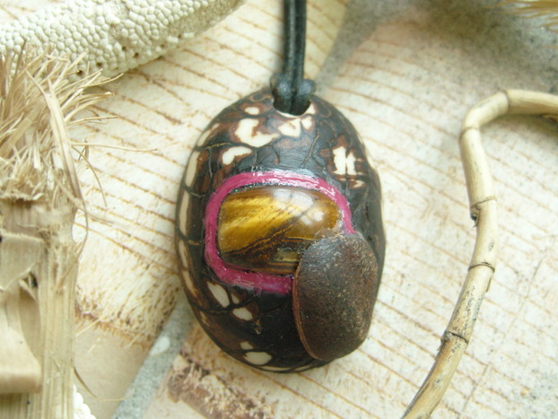 Holzschmuck Tagua Tigerauge / Banksia Samenkapsel Holzschmuck Tagua Tigerauge / Banksia Samenkapsel