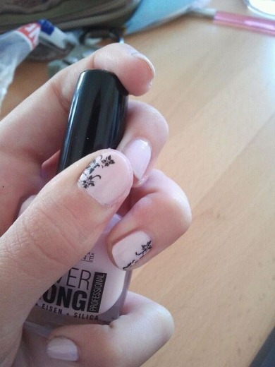 Nageldesign :) Gefällts euch? :*
For more Nailart, follow me <3