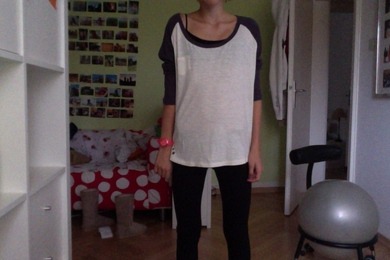 Welches Shirt ist geiler und was besser für die Schule? ;=)