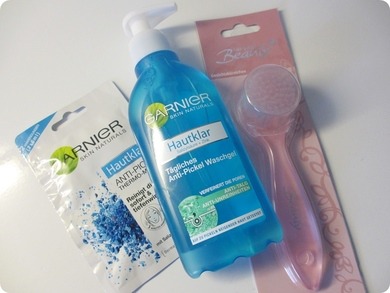 Welche Produkte benutzt ihr soo?!
& welches könnt ihr gegen Pickel und schwarzen Punkten auf der Nase , Enfehlen ?!