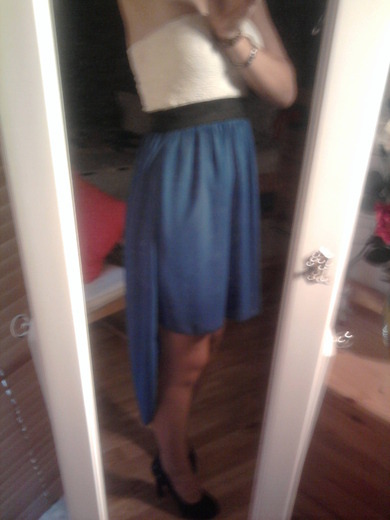 Mein abschlusskleid 
für die Abschlussfeier :DD

Wie findet ihrs 

bitte kommis :D