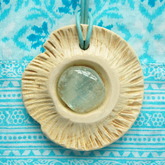 Holzschmuck Anhänger Treibholz mit 1 Aquamarin