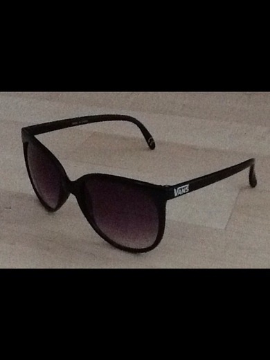 Wie findet ihr die Sonnenbrille?