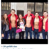 who likes instagram like me ? <3