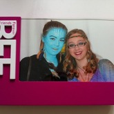 Ich und meine ABF an Karneval! ❤ Sie hat am Wochenende Konfirmation und ich möchte ihr das gerne schenken! Ist das so ok?!? Oder soll ich noch was dazu tun? Wir fahren allerdings schon Morgen Früh! ❤ ;( Wie findet ihr das Bild generell? Kommis bitte!? ❤✌❤✌