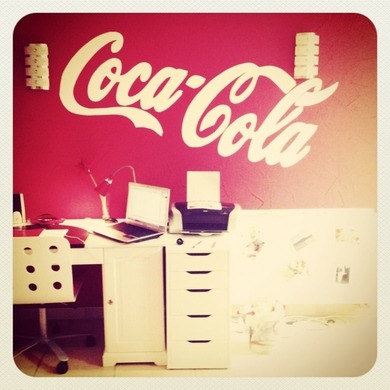 nochmal für alle :D  egal was auf meinen fotos drauf ist... immer wird die wand im hintergrund kommentiert :D ich liebe sie auch ♥