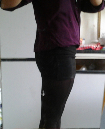 hey =)
ich habe eine dunkelbraune strumpfhose,die wie schwarz aussieht an. ich wollte mal fragen wie ihr den look findent & ob  alles zusammen optisch passt ? und welche schuhe könnte ich dazu tragen ?