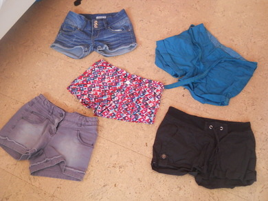 Ein paar meiner Shorts :) Die oben rechts hat eigentlich 'ne andere Farbe ;D