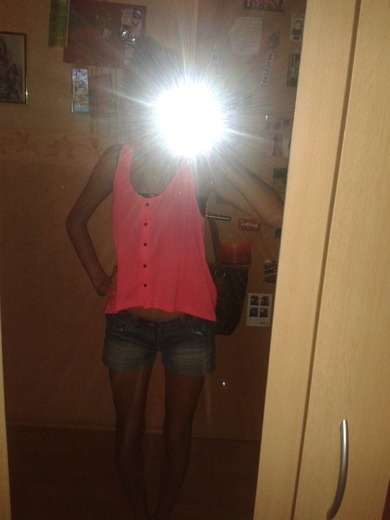 ootd :)
Wie findet ihrs ??
sorry für die qualie :b ootd :)
Wie findet ihrs ??
sorry für die qualie :b