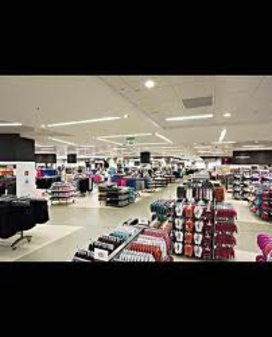 fahre morgen zu primark..(: gibt es irgendwas was ich mir unbedingt holen muss? habe nur 50 € /: