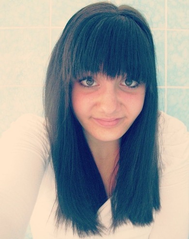 Mit einem schönen graden &' langem Pony geht alles aber die Haare müssen glatt sein :'*