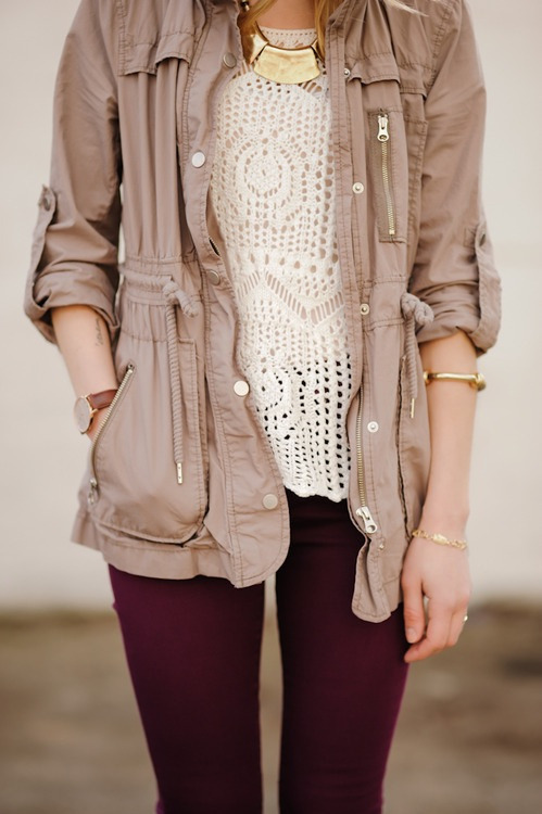 Wisst ihr wo es diese Weinrote Hose gibt? Oder das Oberteil ♥ ¿ Wisst ihr wo es diese Weinrote Hose gibt? Oder das Oberteil ♥ ¿