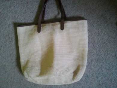 ihr fandet diese tasche shöner. jetzt möchte ich euch fragen, wie euch die den gefaällt nd ob ich die behalten soll.. nd kann ich die auch für die schule brauchen?