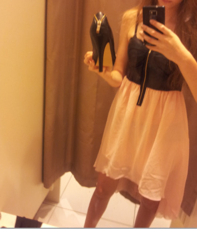 Passen die Schuhe und das Kleid zsm. und würdet ihr es zu einer Hochzeit anziehen? :)