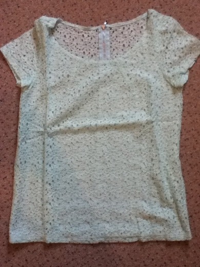 Ich liebe diese mintfarbene Spitzenshirt! Aber ich weiß nich, zu welcher Hose ich es tragen soll. Weiß, schwarz, Jeans oder doch erdige Töne wie nude oder sandfarben? Danke für eure Hilfe :) Ich liebe diese mintfarbene Spitzenshirt! Aber ich weiß nich, zu welcher Hose ich es tragen soll. Weiß, schwarz, Jeans oder doch erdige Töne wie nude oder sandfarben? Danke für eure Hilfe :)