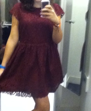 kaufen??? wisst ihr, wo es so ähnliche kleider (also, ich meine von dem stil her, nicht von der farbe) gibt??? kommis pls<3