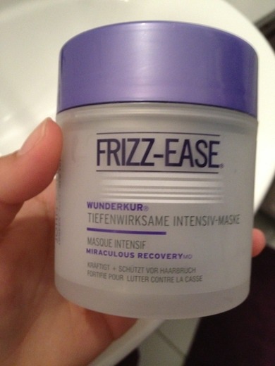 TIPP:hi heute das ist keine werbung aber es schreiben immer leute wegen ihren haaren wie man die länger kriegt und gesund noch dazu bei mir hilft diese kur immer ich empfehle euch die total 1. in der woche an wenden oder mehrmal aber nicht zu oft ist perfekt für jedes haar :-)