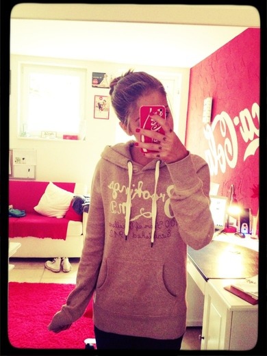 chillen zu haus im bequemsten pulli ever *-* chillen zu haus im bequemsten pulli ever *-*