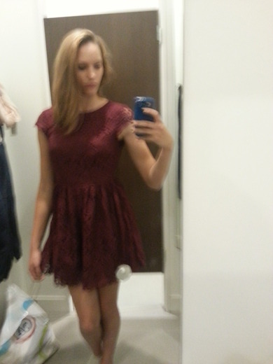 Findet ihr, dass mir das Kleid steht? Oder soll ich ne andere Farbe versuchen??