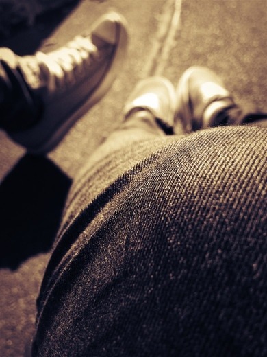schulhof langeweile :D chucks und vans <3 seeehr gut erkennbar ich weiß :D schulhof langeweile :D chucks und vans <3 seeehr gut erkennbar ich weiß :D