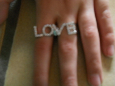 Neuer Ring :) geht über zwei Finger und ist glitzerig, schlechte Qualität, sorry!
Yay oder Nay? Neuer Ring :) geht über zwei Finger und ist glitzerig, schlechte Qualität, sorry!
Yay oder Nay?