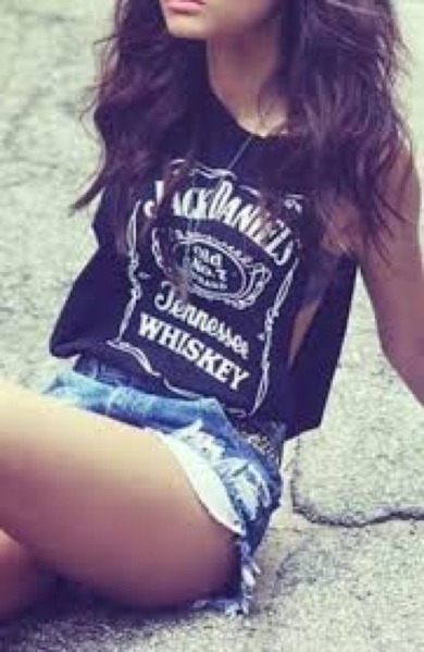 Bin am überlegen mir ein Jack Daniels Top zu holen..ja oder nein? :) Bin am überlegen mir ein Jack Daniels Top zu holen..ja oder nein? :)