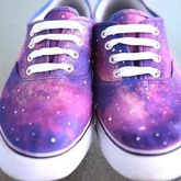 wisst ihr wie die Farbe heißt oder wo es die gibt?:)