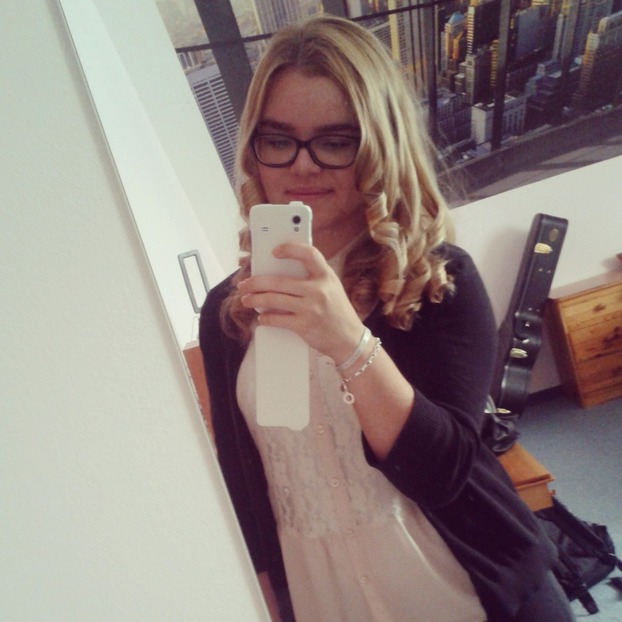 Ich finde, mir stehen Locken nicht so. Ich seh aus wie ein Pudel x)