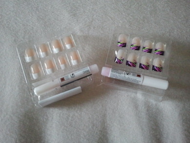 Und noch die Nagelsets, die weißen hab ich grad oben :D
Welche findet ihr schöner? Und noch die Nagelsets, die weißen hab ich grad oben :D
Welche findet ihr schöner?