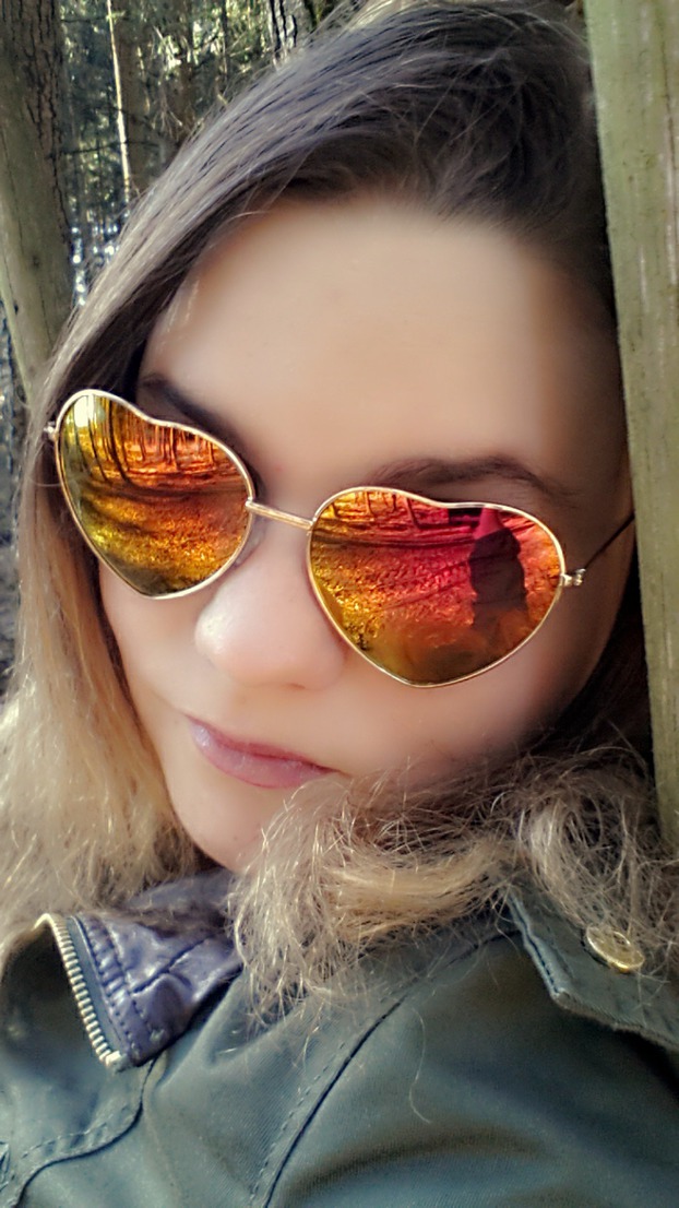 Schönen Valentinstag  euch hübschen ...ich finde die Brille irgendwie witzig ;) :*  mit wem feiert ihr heute Valentinstag :)