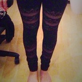 Hey Ladies, findet ihr die Leggins zu aufreizend für den Alltag? hinten ist sie komplett schwarz, nur vorne ist dieses spitzen-Muster... bedenkt dass ich bereits 17 bin.. sagt mir eure Meinung :)