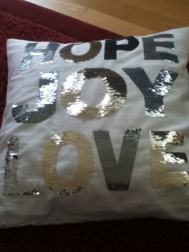 wie findet ihr das kissen? kommis sind immer erwünscht ;)