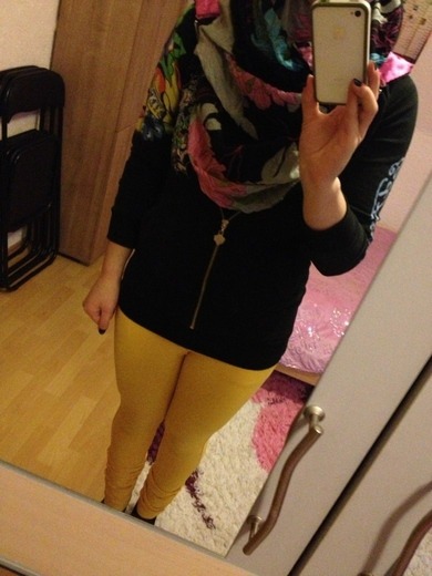 Kann ich die gelbe Hose auch bei kälteren/verregneten  Tagen tragen ???