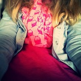 Jeanshemd mit pinken top und tuch? Gut? Gerne verbesserungsvorschläge