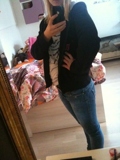 Heutiges outfit... bitte kommis:) Heutiges outfit... bitte kommis:)