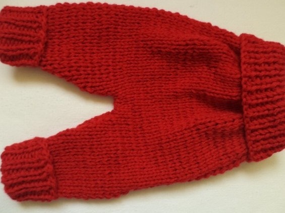 Niedliche handgestrickte Babyhose für die Kleinsten aus reiner Merino-Schurwolle. Durch die extra hohen Bündchen am Bauch und an den Beinen lässt sich die Grösse optimal anpassen. Die Hose ist im Windelbereich extra weit damit auch ein stoffgewickelter Popo reinpasst. Bei Trägern von Wegwerfwindeln sitzt die Hose dann lockerer.
Weitere Farben und Größen im Shop - Massanfertigung in Wunschfarbe möglich
Herstellungsart
handgestrickt
Verwendete Materialien
atmungsaktive kuschelig weiche 100% Merino-Schurwolle, bei 30°C im Wollprogramm waschbar
Größe/Maße/Gewicht
Gr. 50/56
für die kälteren Tage geeignet
Farbe dunkles rot Niedliche handgestrickte Babyhose für die Kleinsten aus reiner Merino-Schurwolle. Durch die extra hohen Bündchen am Bauch und an den Beinen lässt sich die Grösse optimal anpassen. Die Hose ist im Windelbereich extra weit damit auch ein stoffgewickelter Popo reinpasst. Bei Trägern von Wegwerfwindeln sitzt die Hose dann lockerer.
Weitere Farben und Größen im Shop - Massanfertigung in Wunschfarbe möglich
Herstellungsart
handgestrickt
Verwendete Materialien
atmungsaktive kuschelig weiche 100% Merino-Schurwolle, bei 30°C im Wollprogramm waschbar
Größe/Maße/Gewicht
Gr. 50/56
für die kälteren Tage geeignet
Farbe dunkles rot