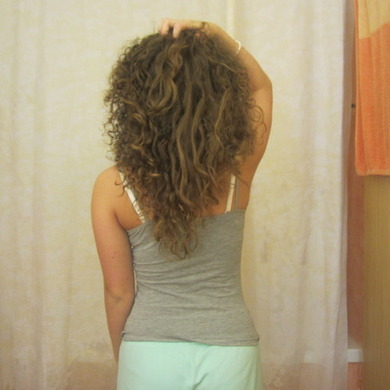 meinungen?!?' wie findet ihr meine haare?  bitte cmt machen auch bei negativen. vielen dank :)
->ein tipp für alles di locken haben: schneidet euch nie stufen sonst krausen sich die ürzeren haare jenachden übelst fest und naj das stresst. -.-