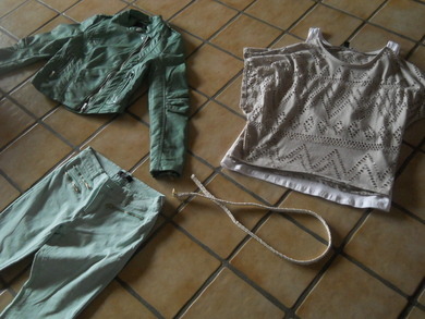 Neu :) weißer pflechtgürtel, Oberteil, weißes Top, mintgrüne Hose, grüne Lederjacke! Wie findet ihr's? Neu :) weißer pflechtgürtel, Oberteil, weißes Top, mintgrüne Hose, grüne Lederjacke! Wie findet ihr's?