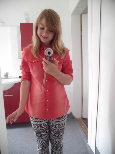 War gestern shoppen -das ist das Ergebnis. ♥

Passt das gut zusammen.?

-> das untere ist 'ne Leggings.