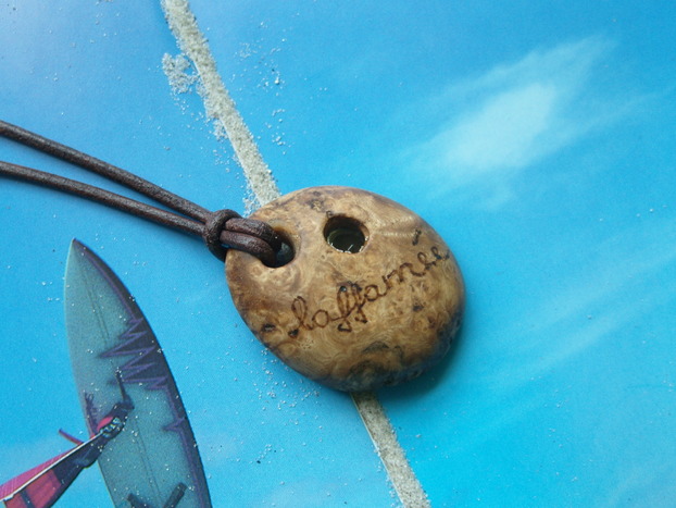 Myrte Maser Holzschmuck Anhänger Bernsteinsplitter Myrte Maser Holzschmuck Anhänger Bernsteinsplitter