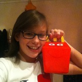 war mal kurze zeit die neue happy meal box :P (ja sie ist aus plastik) :D