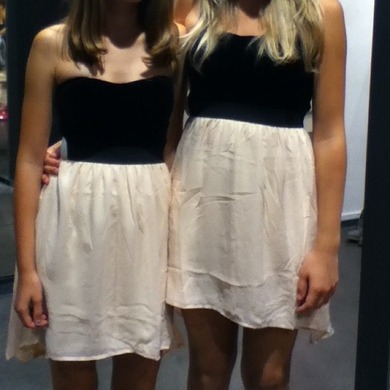 wie findet ihr das Kleid ? :)
