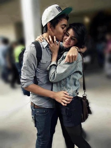 Ich möchte eure ehrliche Meinung haben. Passen mein Freund und ich ( bei auf dem Bild) zusammen? 
Viele sagen nämlich das wir zu verschieden sind und überhaupt nicht zusammen passen!